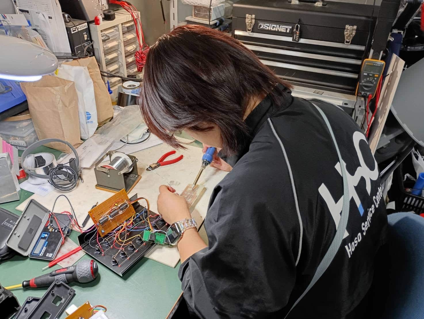 日本における同時通訳機器の販売 日本における同時通訳機器の販売
